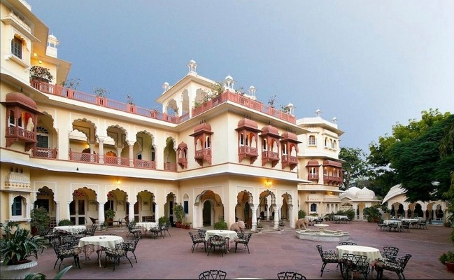 Здание отеля Alsisar Haveli