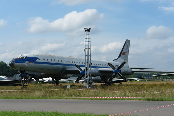 Ту-114 – самый большой турбовинтовой авиалайнер