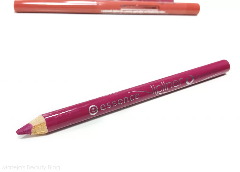 ESSENCE LIPLINER.webp