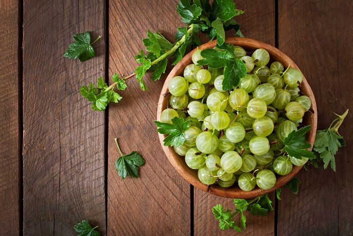 green-gooseberries-wooden-bowl.jpg